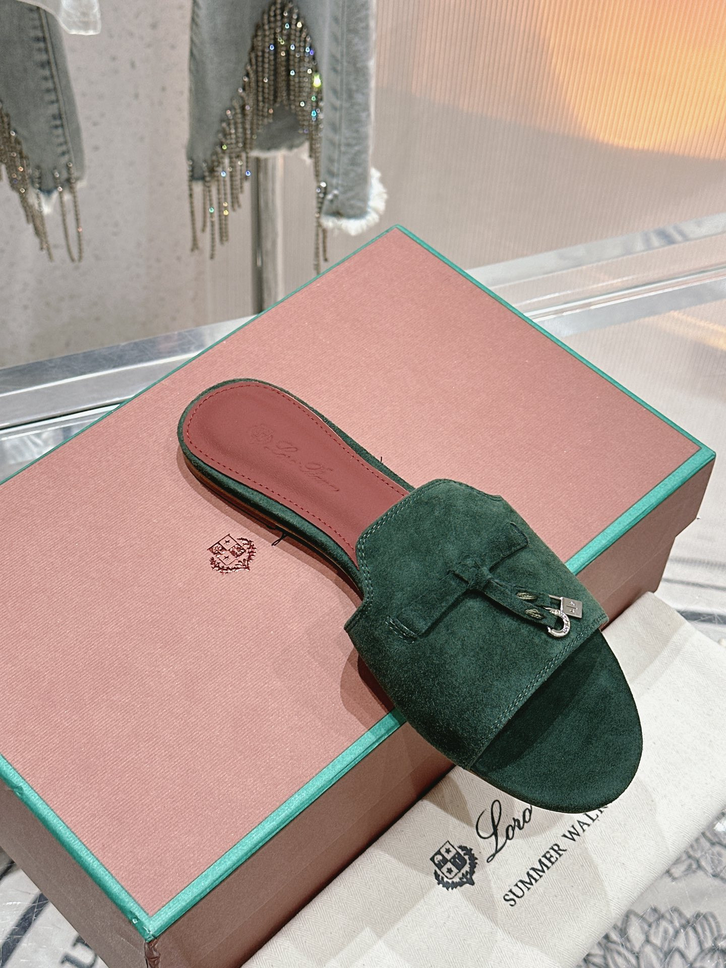 ua L**o p*ana summer charms sandal