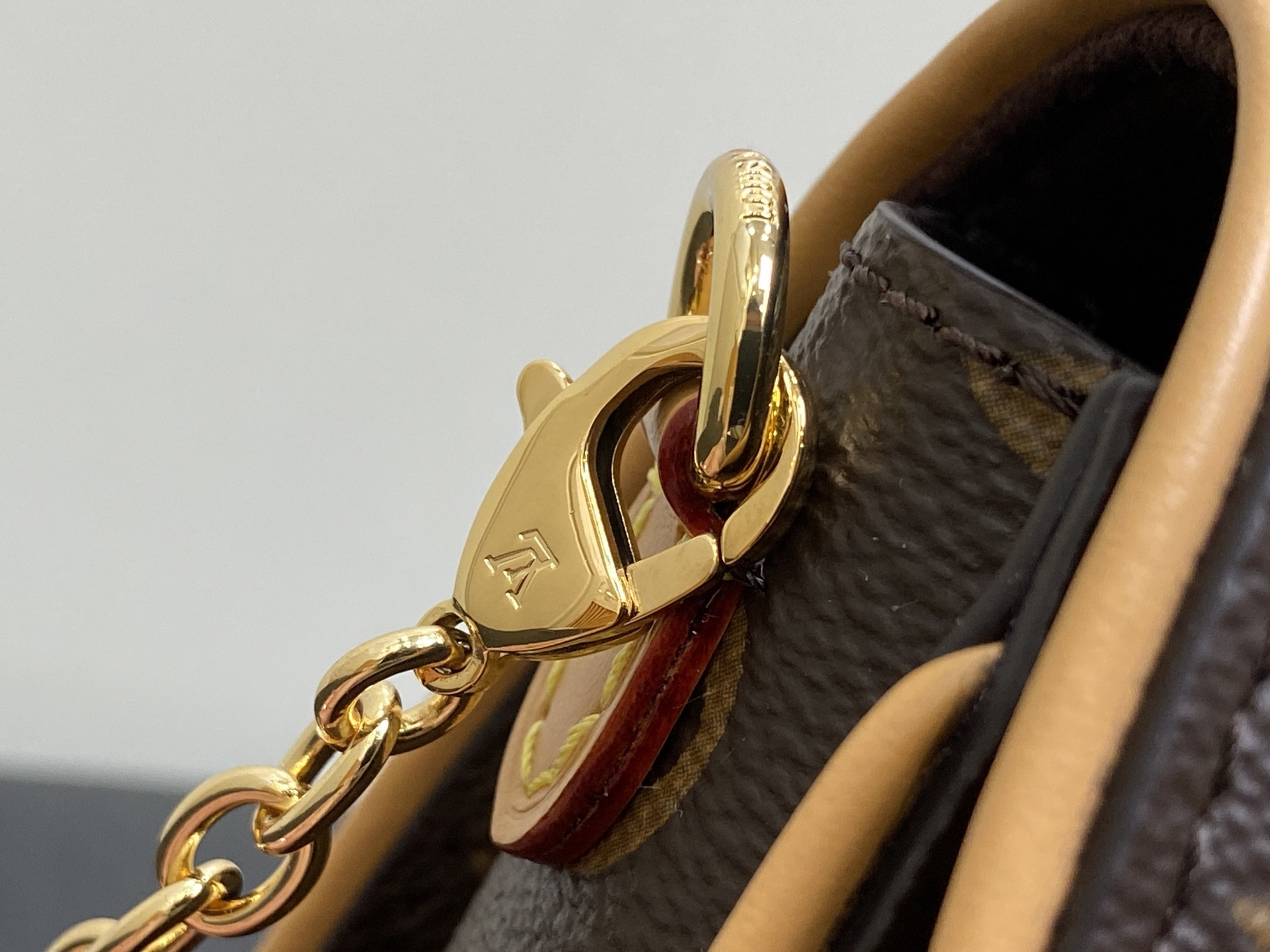 LV Pochette Camille M13566 20.5 x 11x6CM