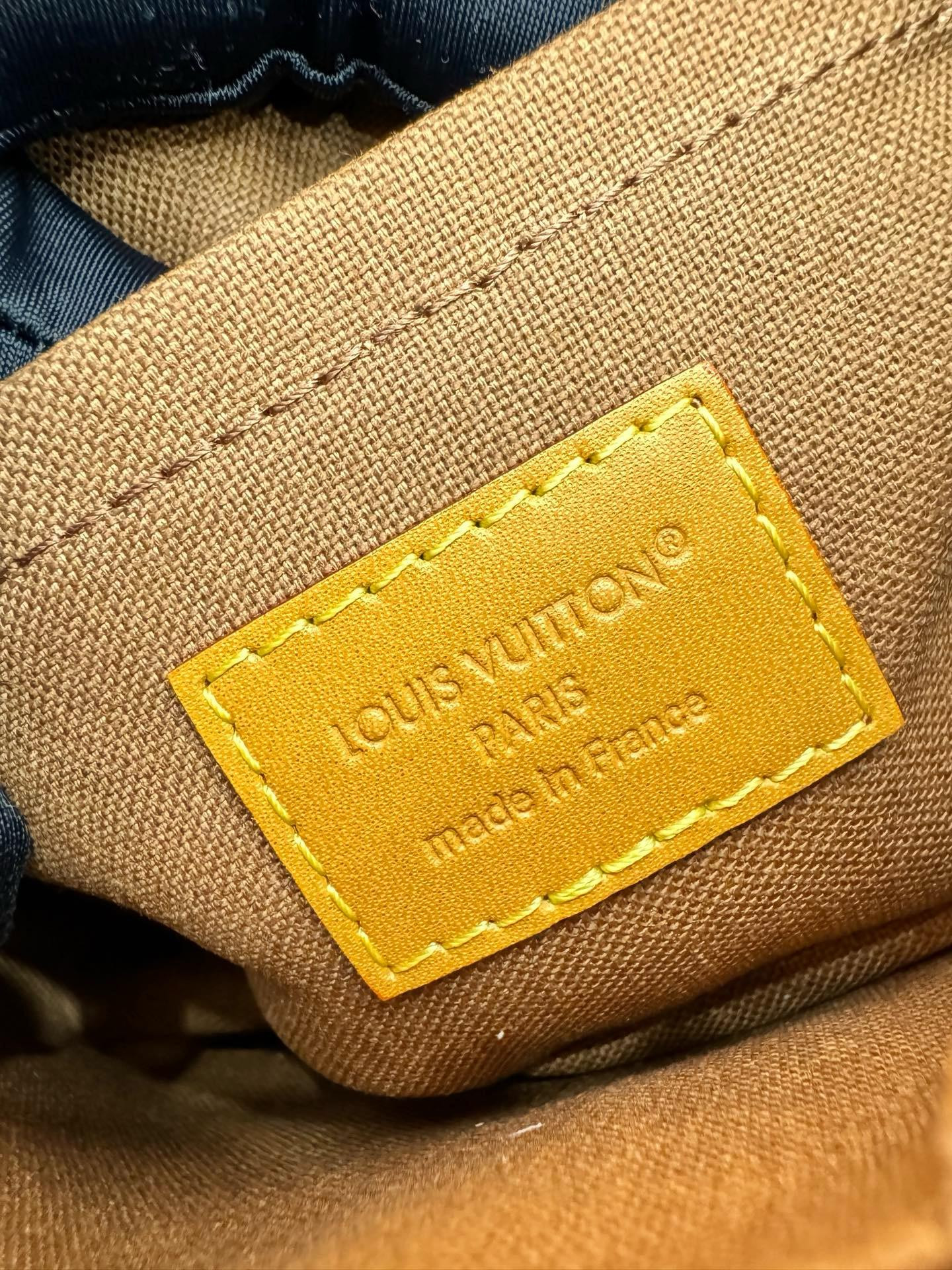 LV Trocadéro Wearable Wallet M14058 20x13x6.5cm