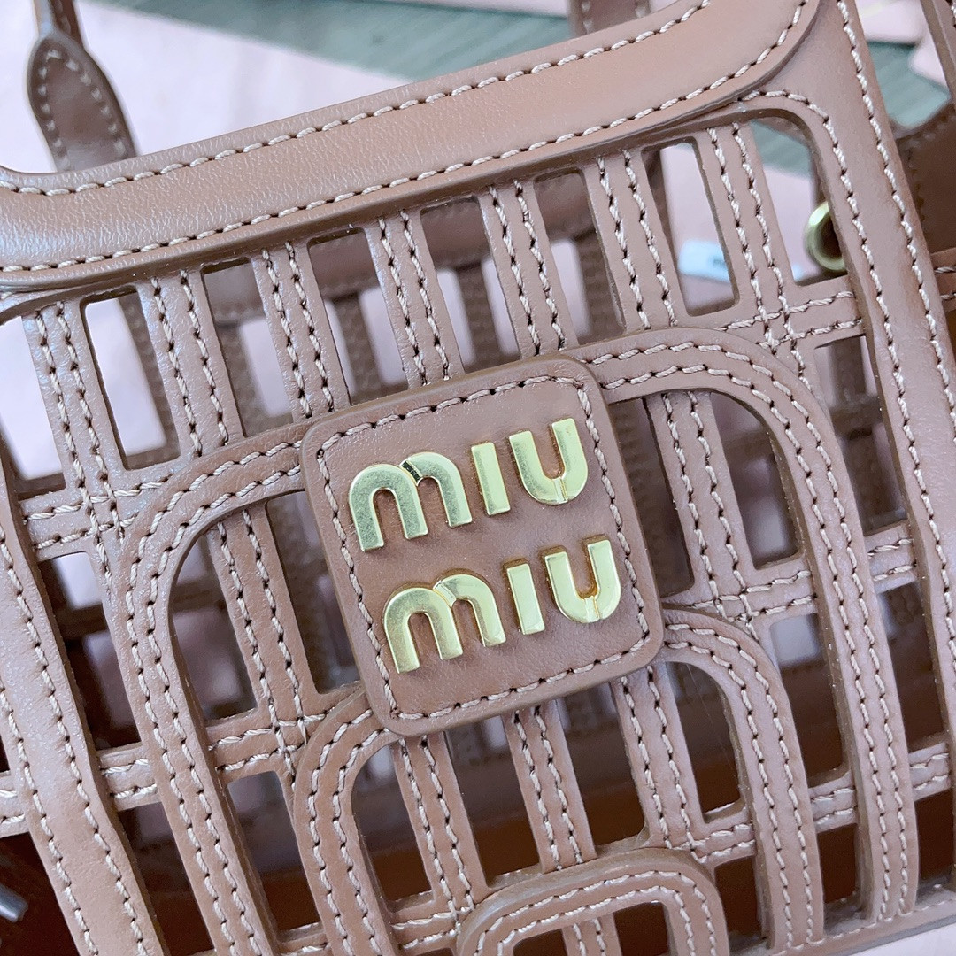Miu Miu Leather basket 12.5x24x9cm