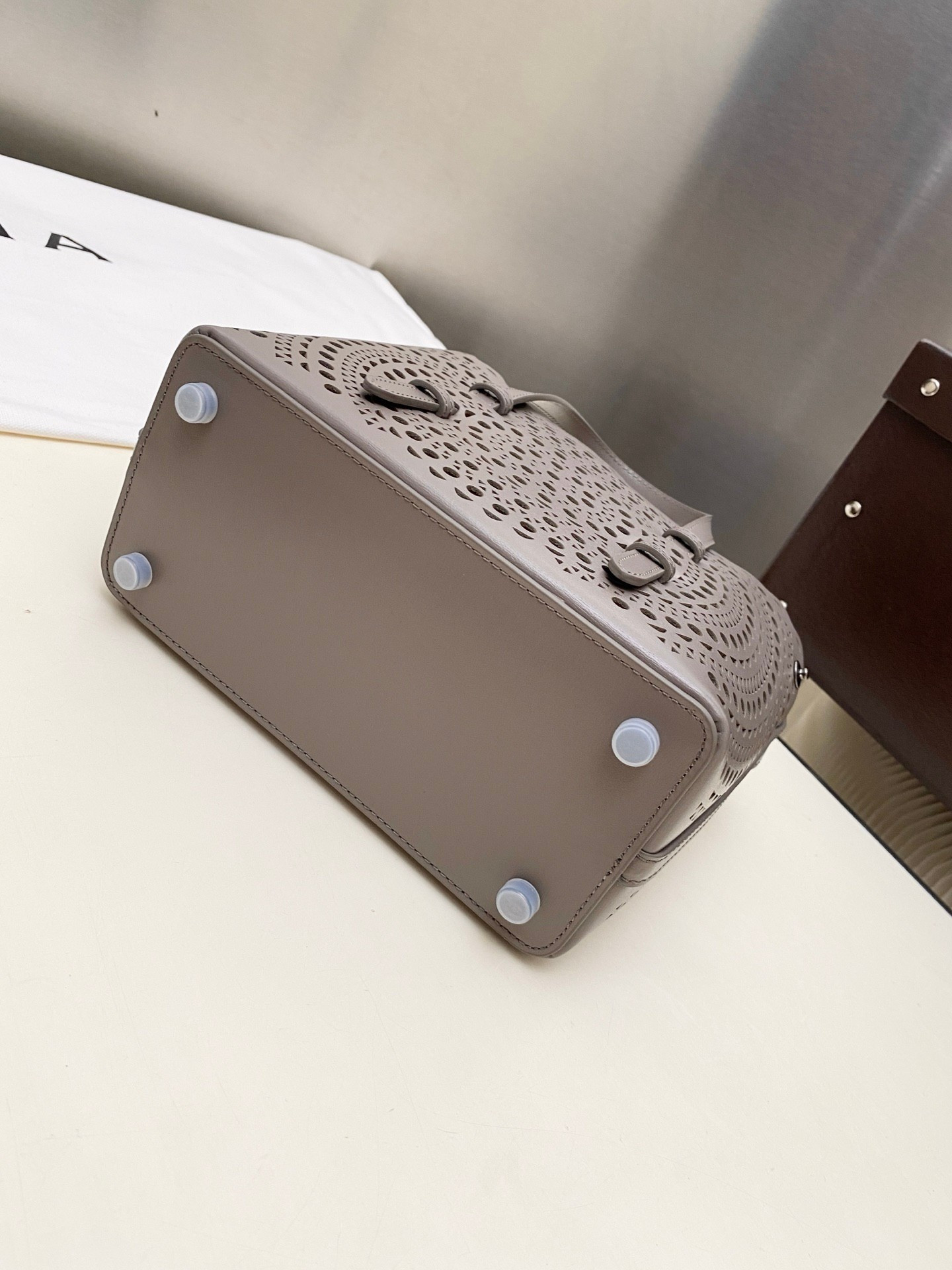 ALAÏA Mina 20 bag 20x17x10cm