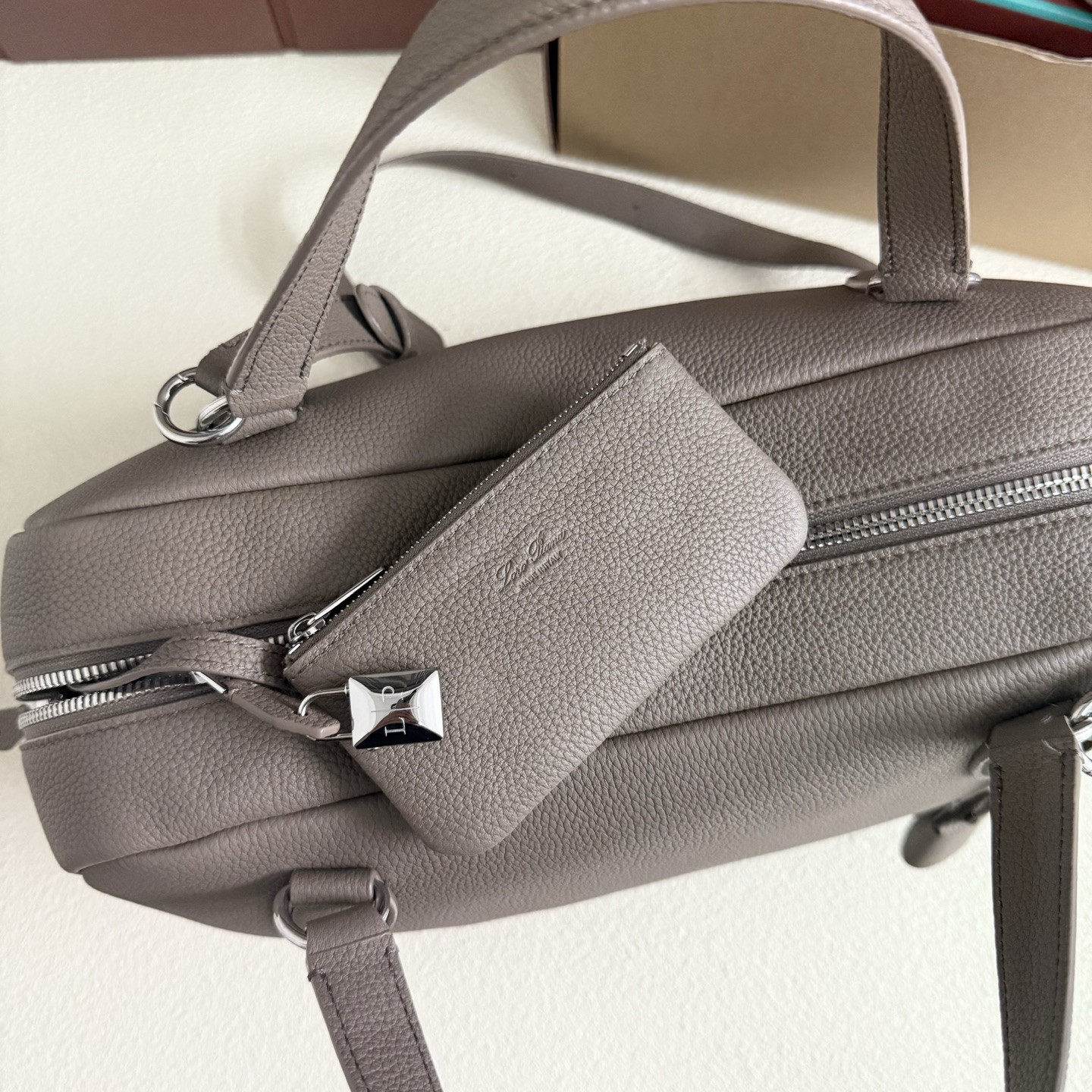 L**o p*ana needle 38x22x16cm