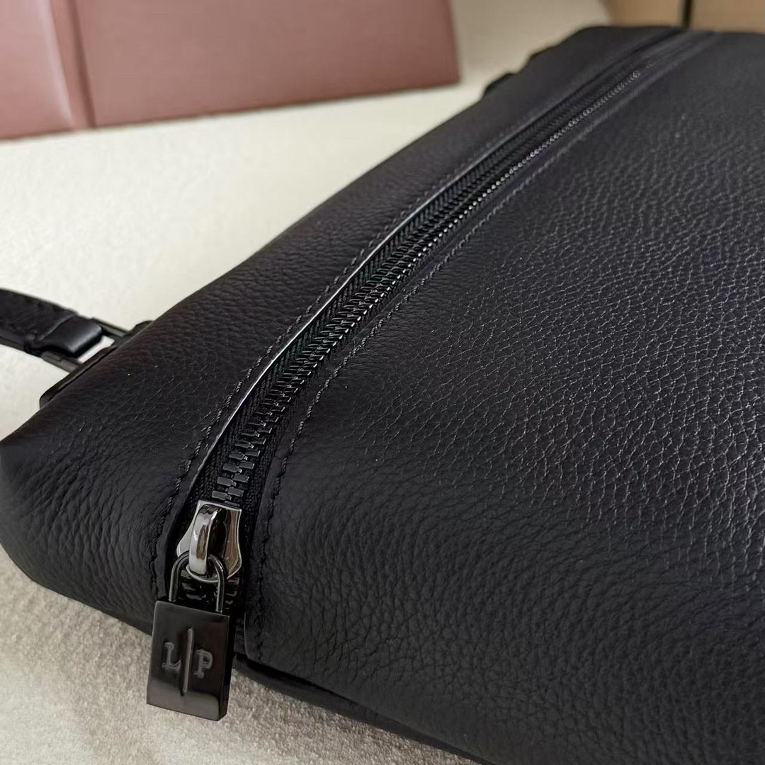 L**o p*ana extra pouch l29 29x18x5cm