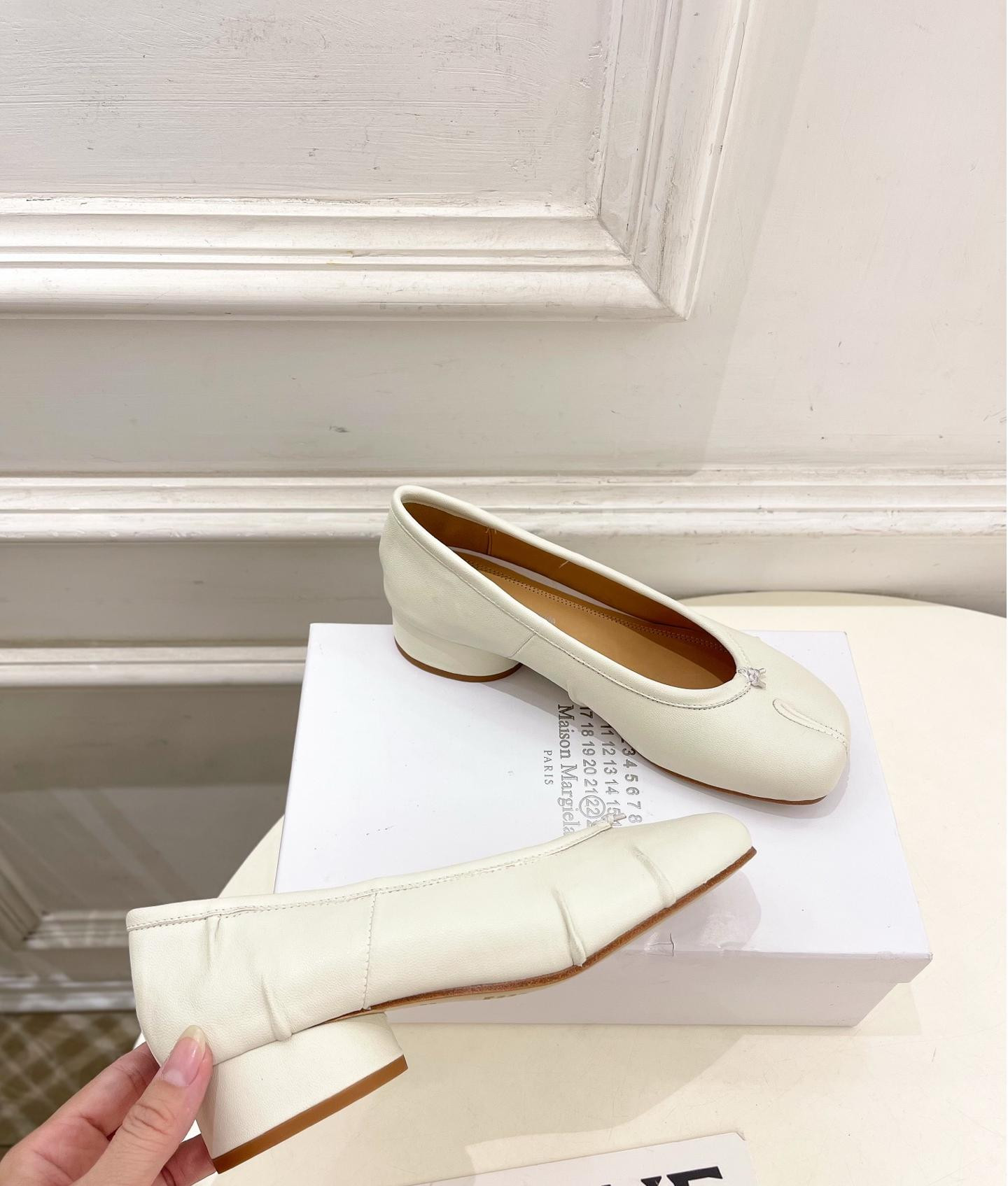 ua ma*s*n Ma*i*la tabi ballerina