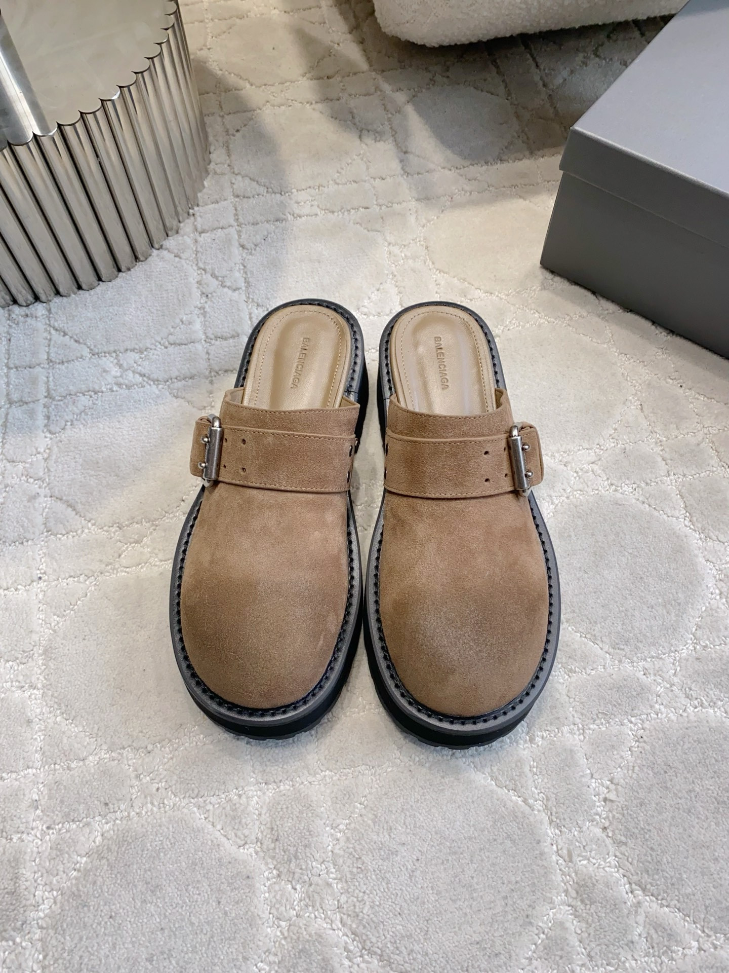 ua Ba*len*cia*ga venom mule 4.5cm heel